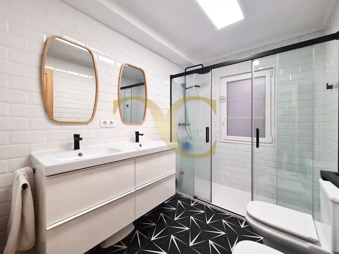 Baño de Piso en venta en Gijón  con Calefacción, Terraza y Balcón