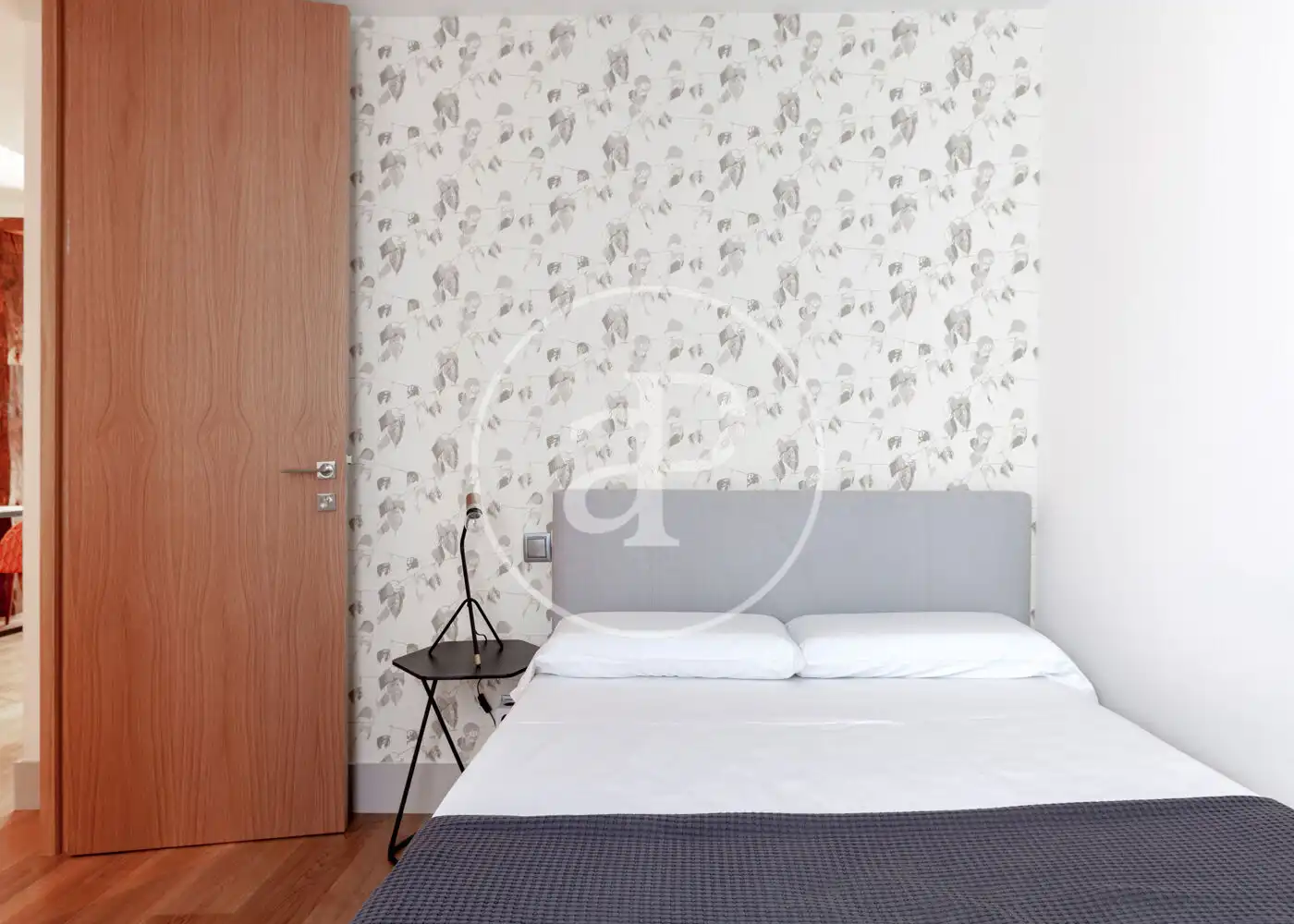 Flat for rent in Calle de Sta. María, Cortes - Huertas