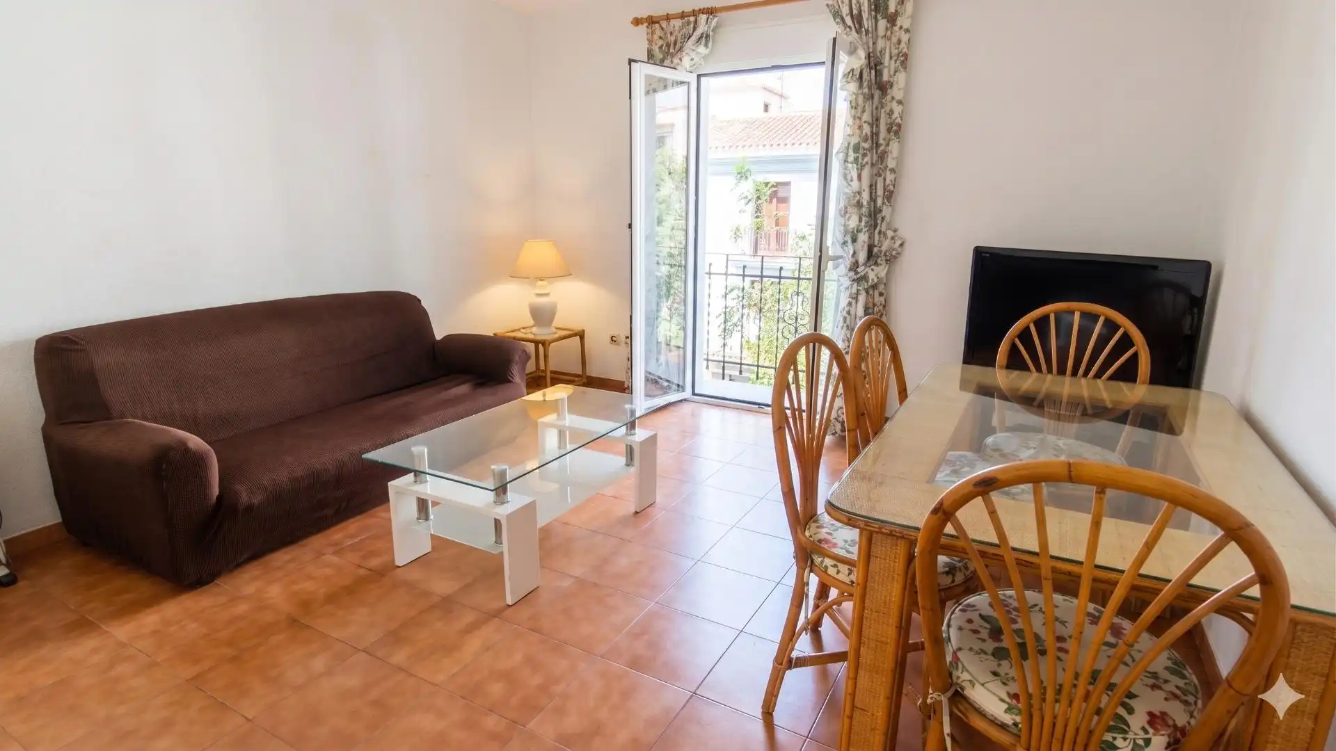 Living room of Flat for rent in Granada  with Heating, Furnished and Balcony