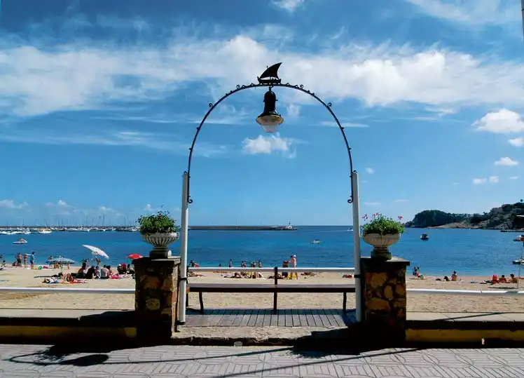 Vista exterior de Estudi en venda en Sant Feliu de Guíxols