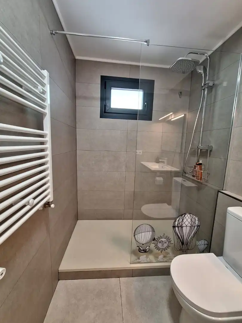 Bany de Pis en venda en Balaguer amb Calefacció, Parquet i Moblat
