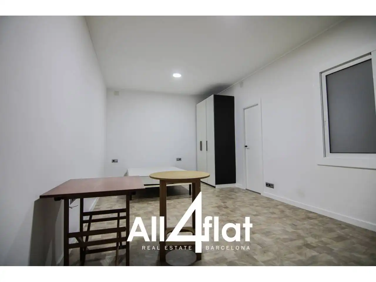 Habitación de Estudio de alquiler en Barcelona con Alarma