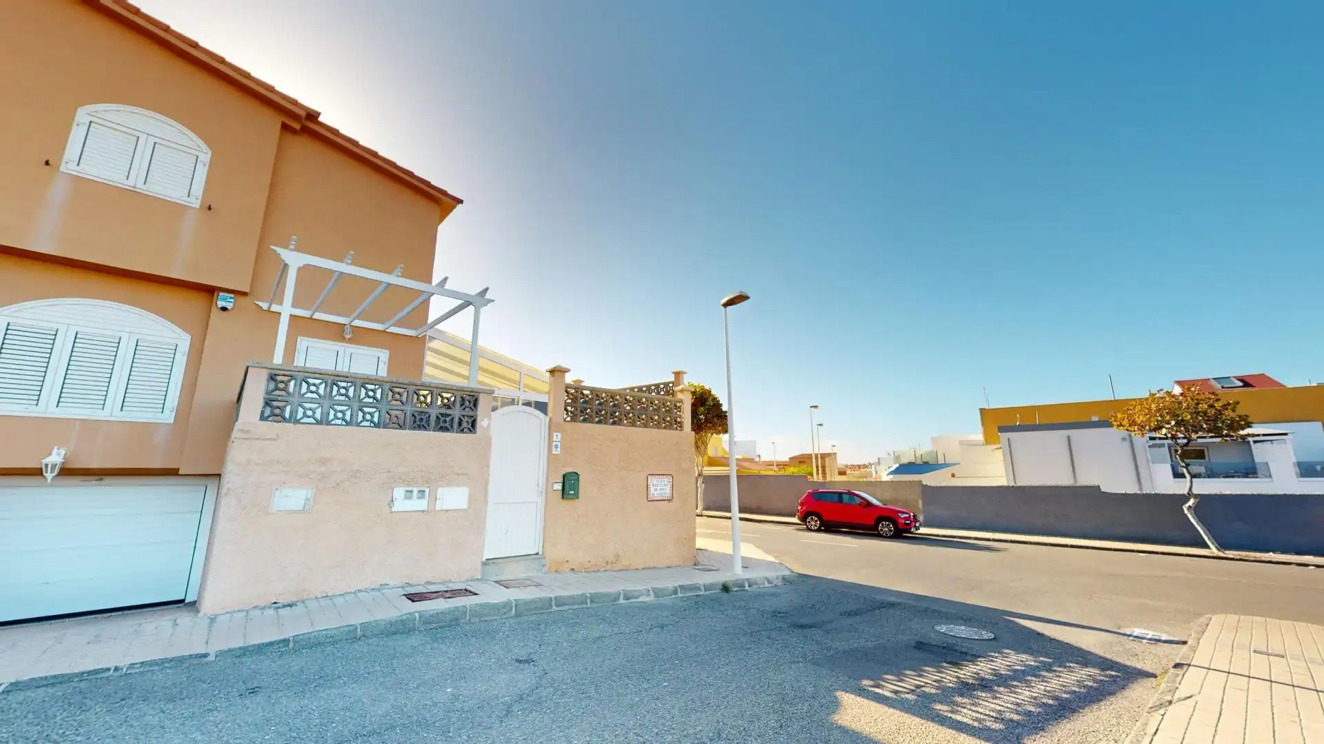 Vista exterior de Casa o xalet en venda en Telde amb Jardí privat, Terrassa i Traster