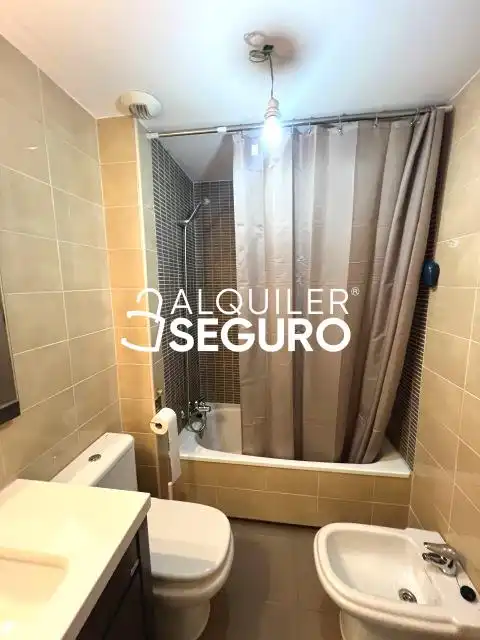 Piso de alquiler en Calcio, Butarque