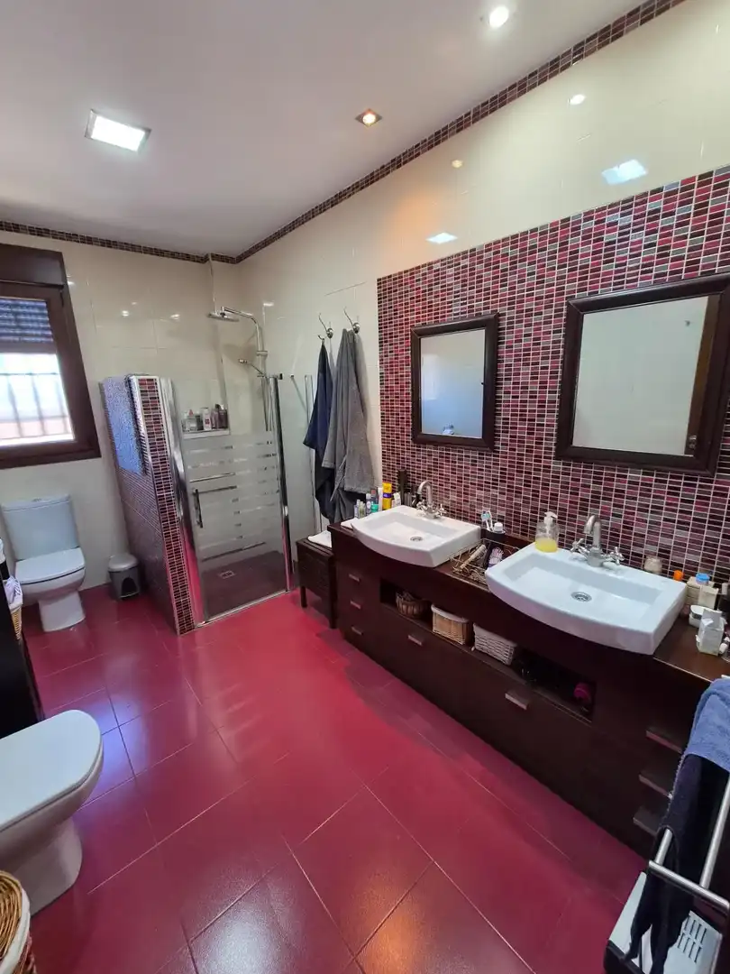 Baño de Casa o chalet en venta en Ciudad Real con Aire acondicionado, Calefacción y Jardín privado