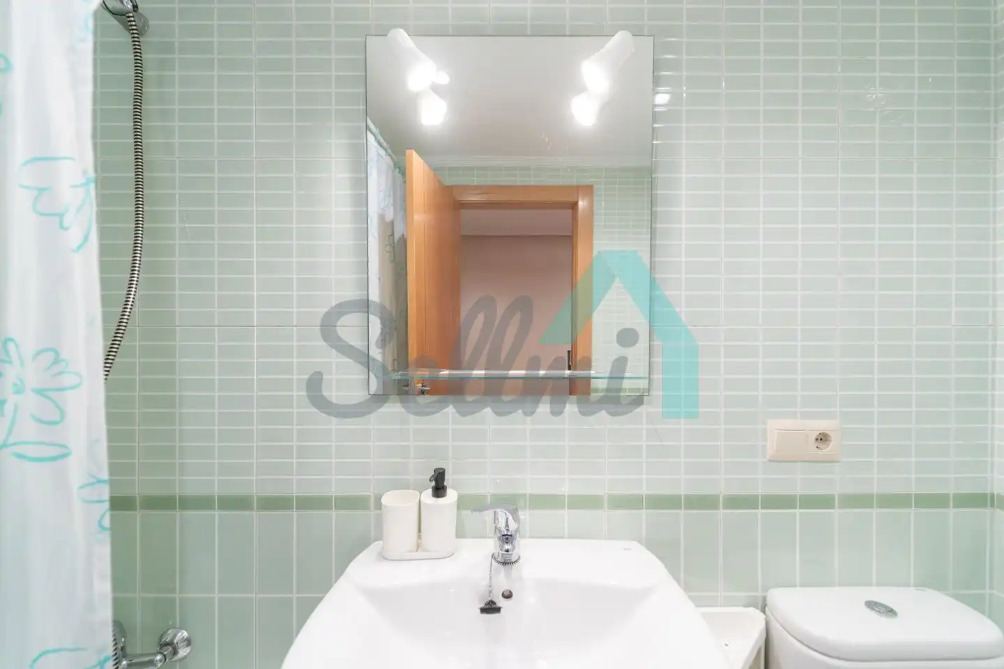 Bathroom of Flat for rent in San Martín del Rey Aurelio  with Heating, Furnished and Balcony