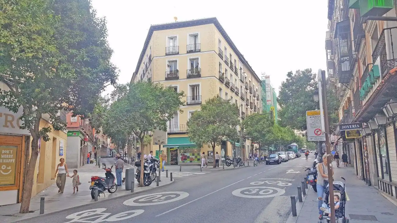 Vista exterior de Ático de alquiler en Madrid con Aire acondicionado, Calefacción y Amueblado