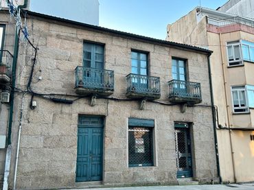 House with balcony for sale in O Grove