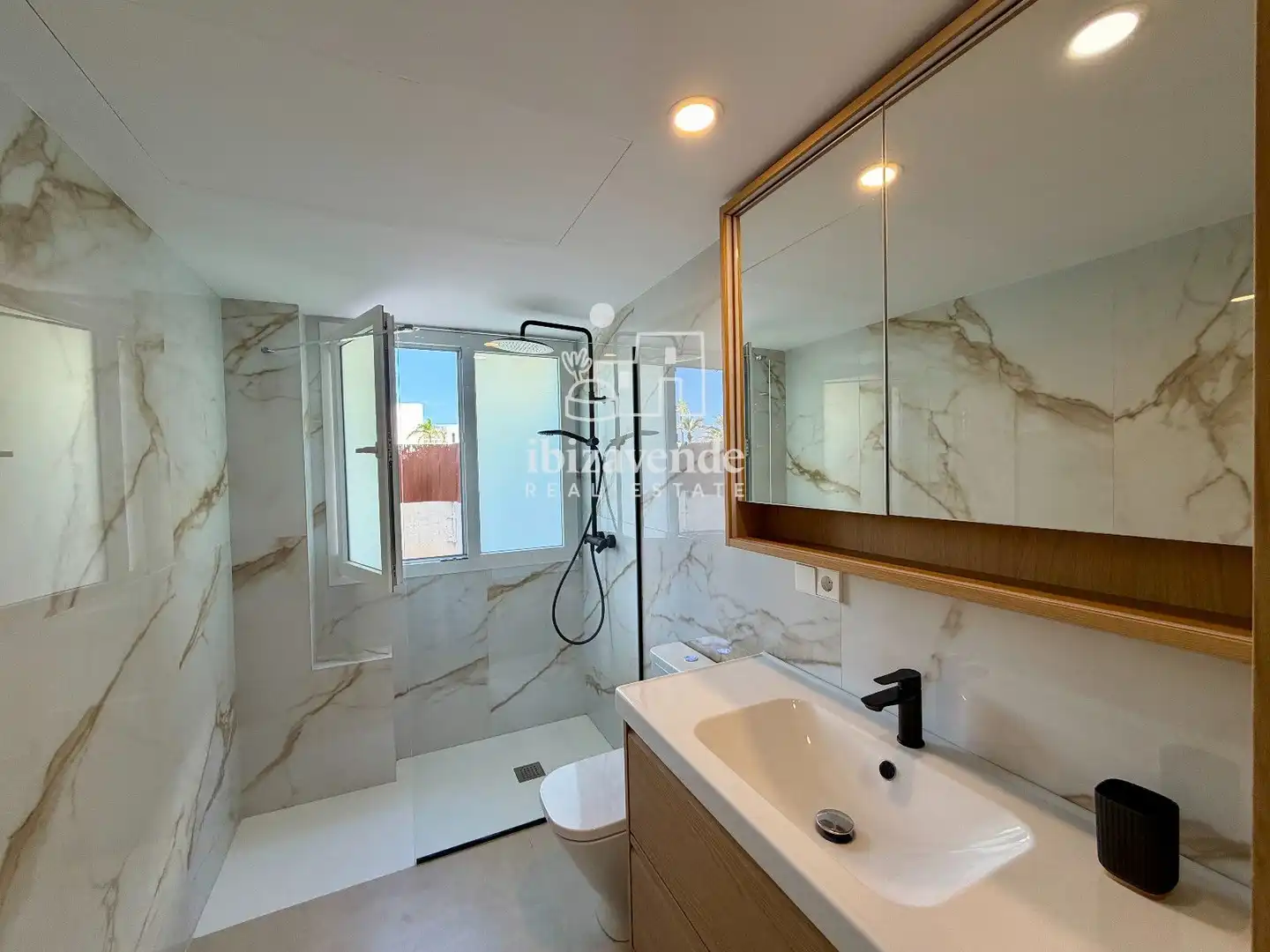 Bathroom of Flat for rent in Sant Josep de sa Talaia  with Air Conditioner, Heating and Private garden