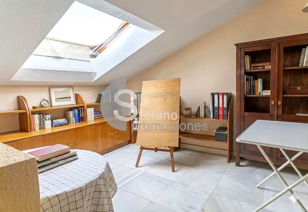 Sala d'estar de Casa adosada en venda en Málaga amb Aire condicionat, Terrassa i Traster