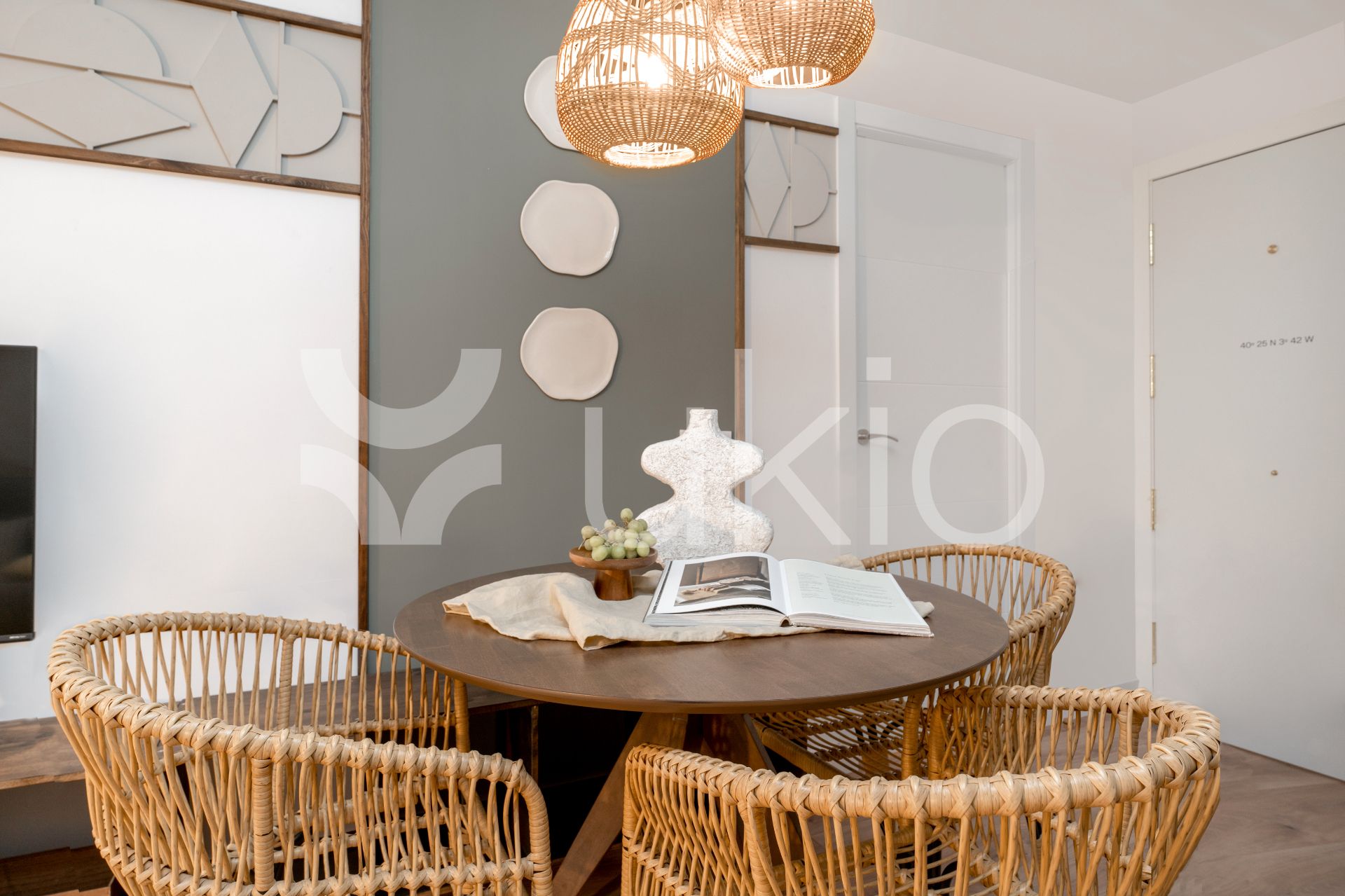 Menjador de Apartament de lloguer en  Madrid Capital amb Aire condicionat, Calefacció i Moblat