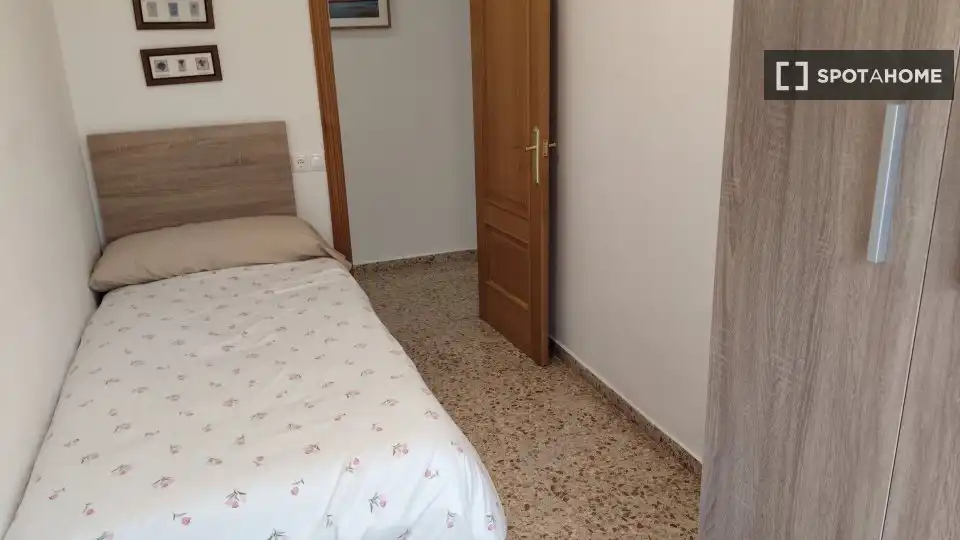 Dormitori de Pis de lloguer en Sueca amb Aire condicionat, Calefacció i Moblat