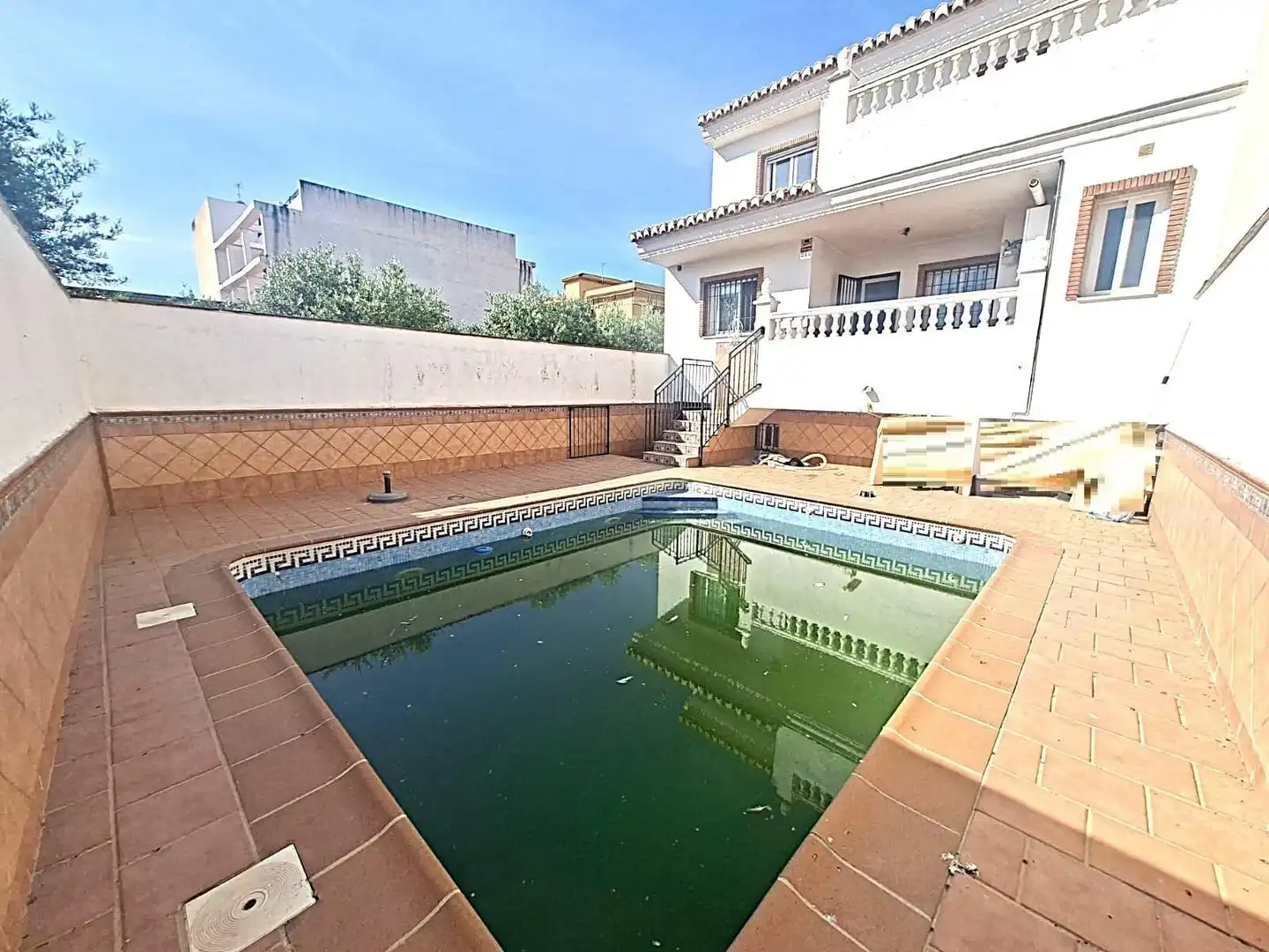 Piscina de Casa adosada en venda en Las Gabias