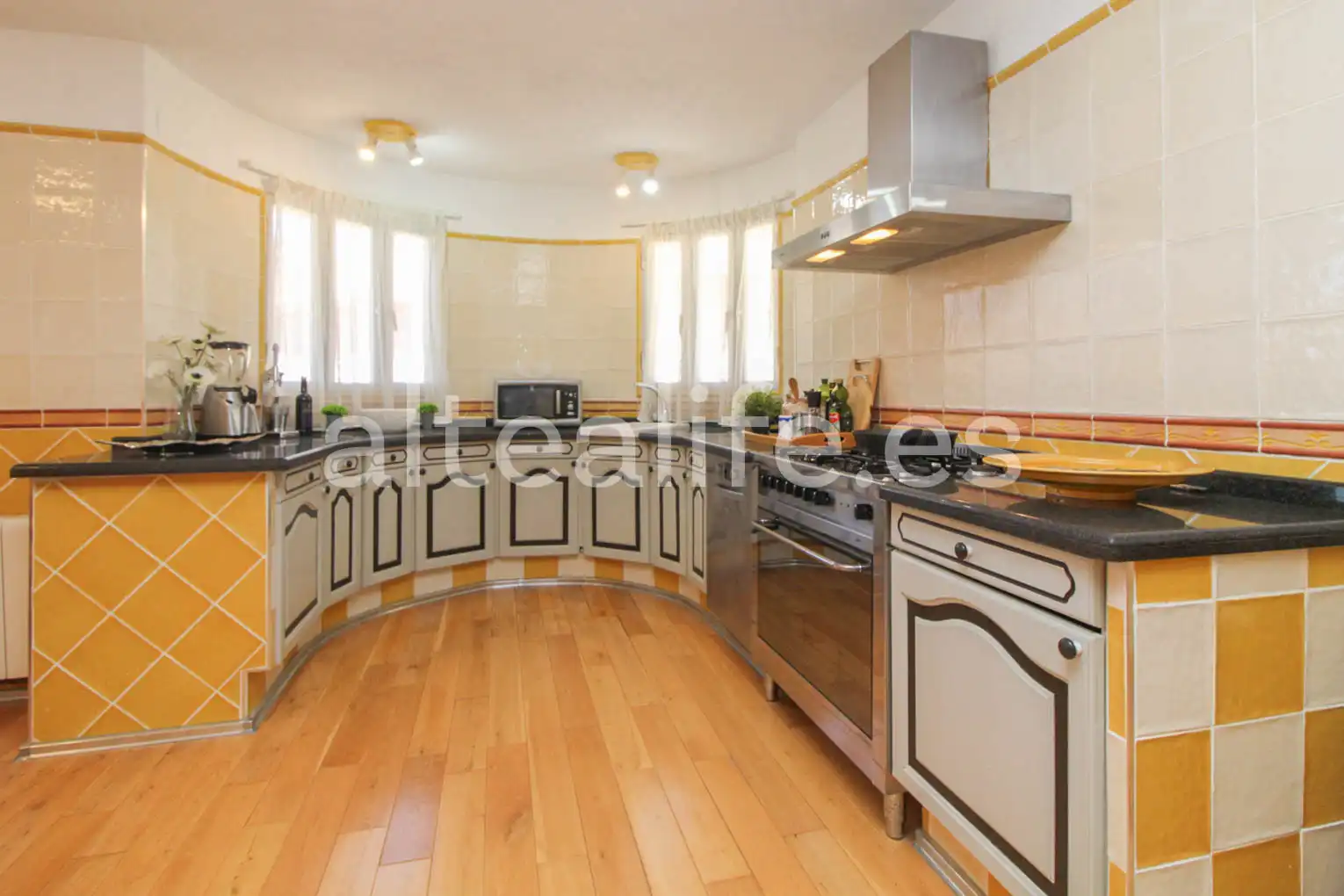 Cocina de Casa o chalet en venta en La Nucia con Aire acondicionado, Jardín privado y Terraza