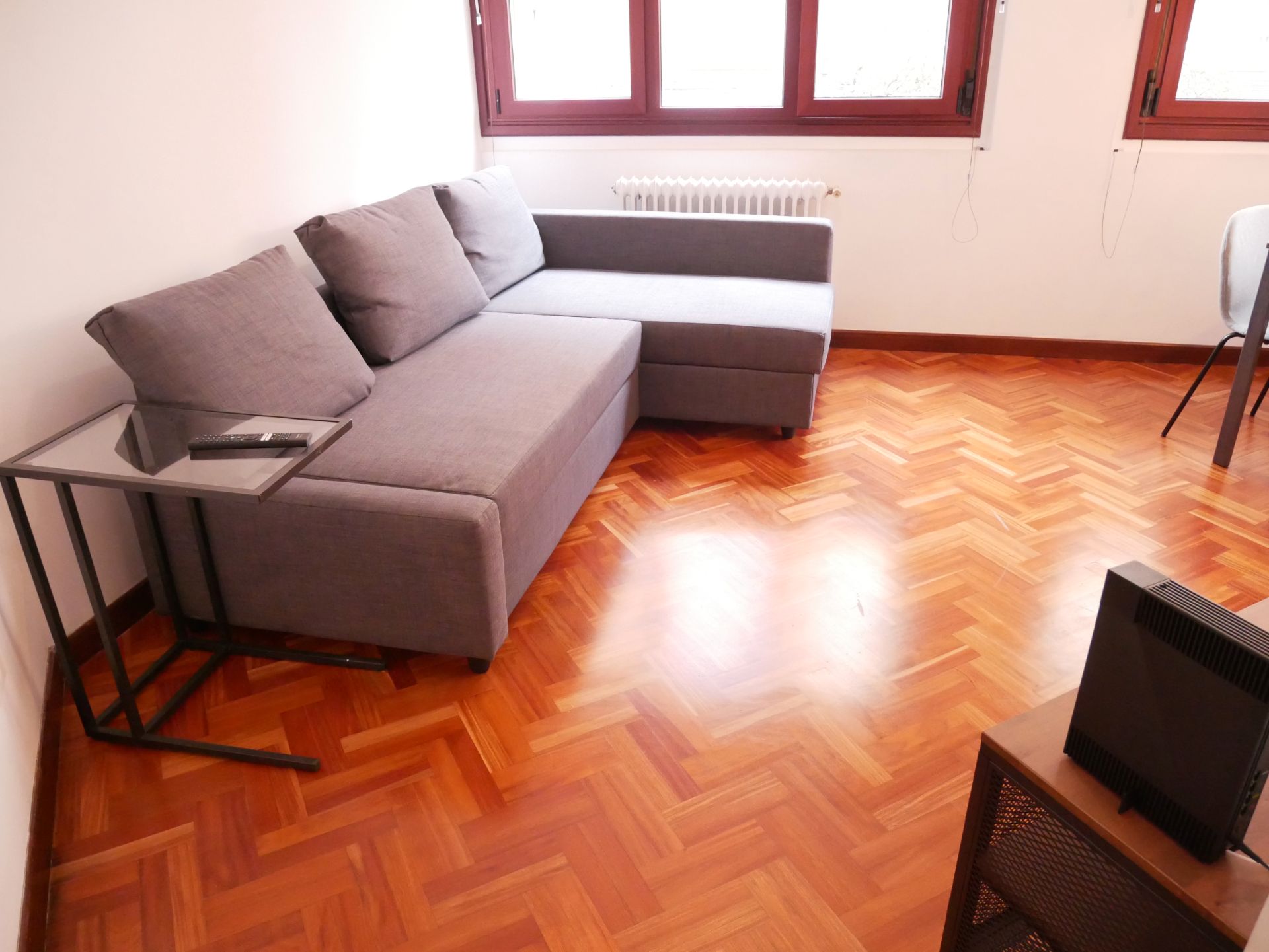 Living room of Flat to rent in Oviedo   with Heating, Parquet flooring and Furnished