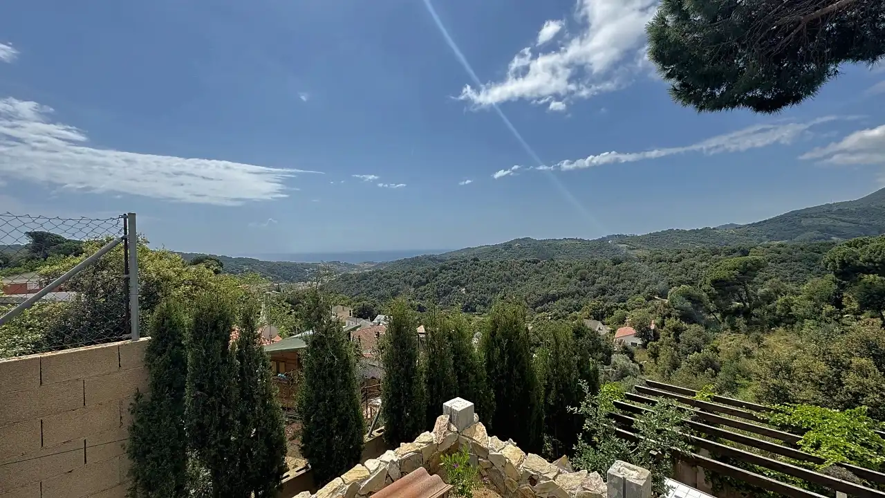 Vista exterior de Casa o xalet en venda en Arenys de Munt amb Calefacció, Jardí privat i Terrassa