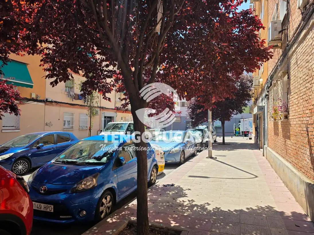 Vista exterior de Pis en venda en Madrid amb Calefacció i Moblat