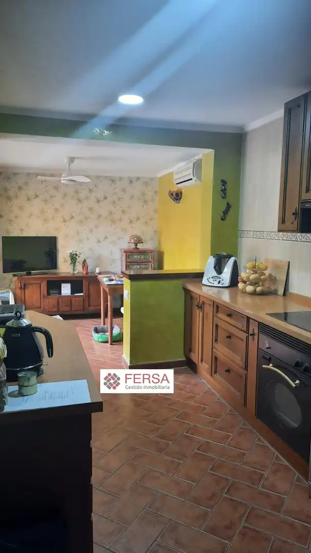 Cuina de Casa adosada en venda en El Puerto de Santa María amb Aire condicionat, Calefacció i Jardí privat