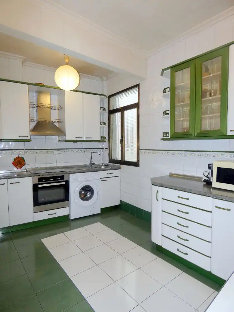 Piso con ascensor en venta en Eguiluz Antonio Médico Kalea, imagen 5