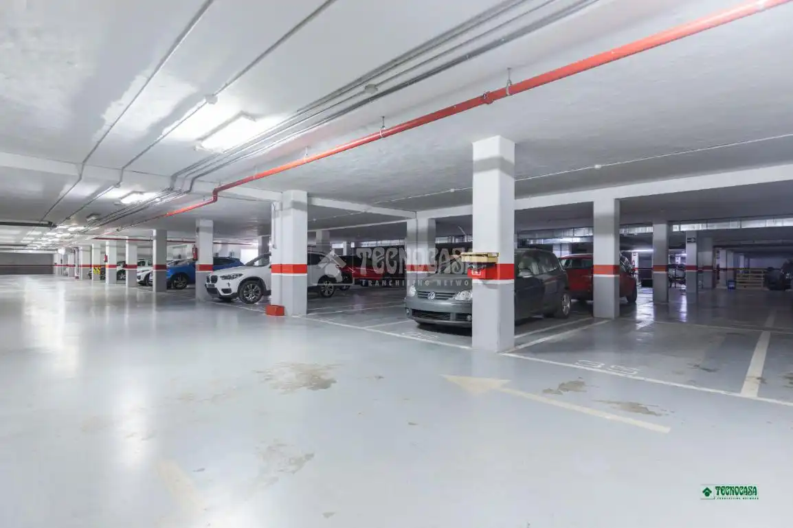 Parkplatz von Wohnung zum Verkauf in Almería mit Klimaanlage