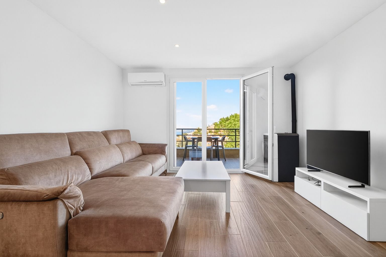 Sala de estar de Dúplex en venta en Begur con Aire acondicionado, Calefacción y Terraza