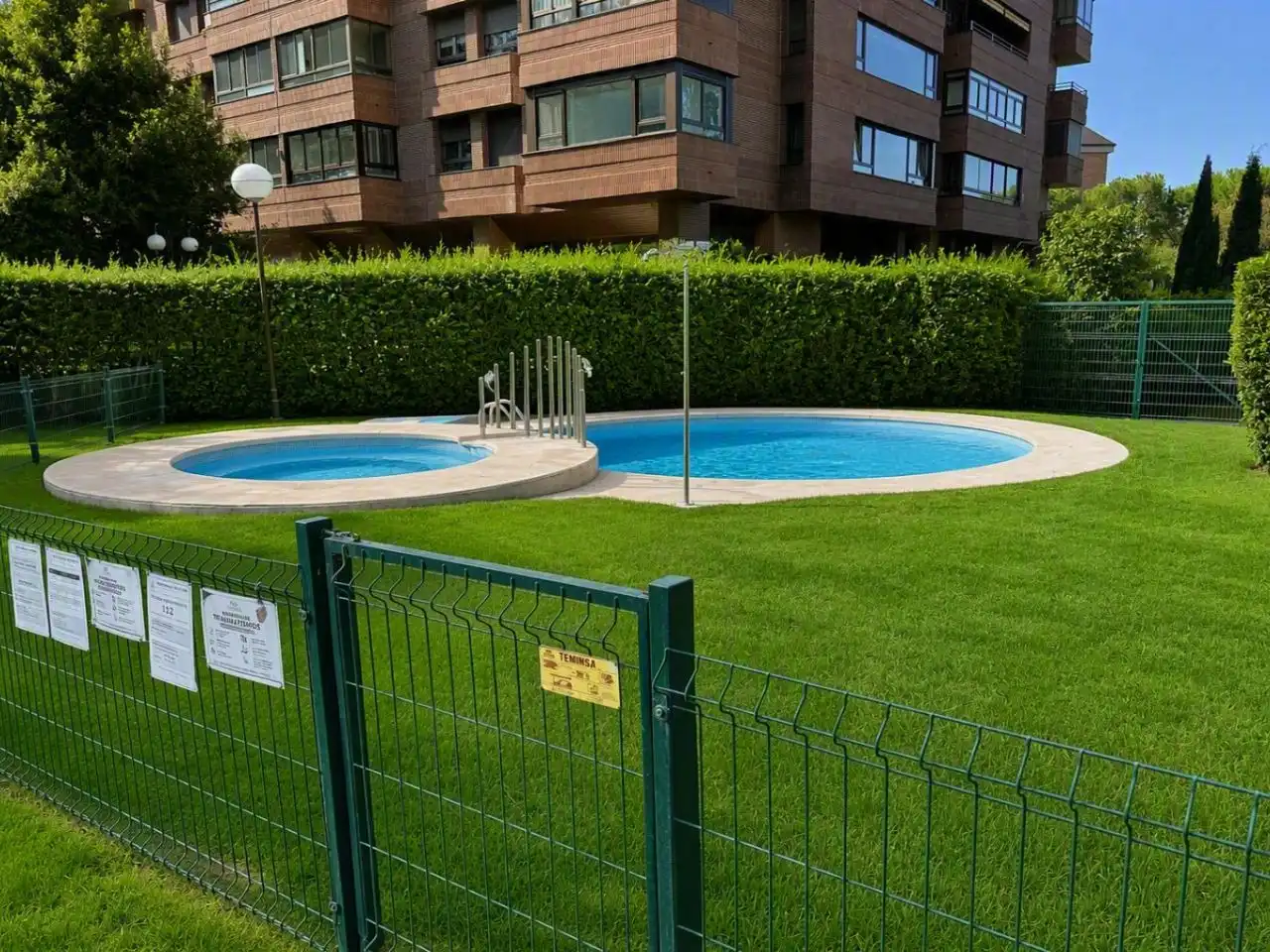 Piscina de Pis en venda en  Madrid Capital amb Aire condicionat, Terrassa i Piscina