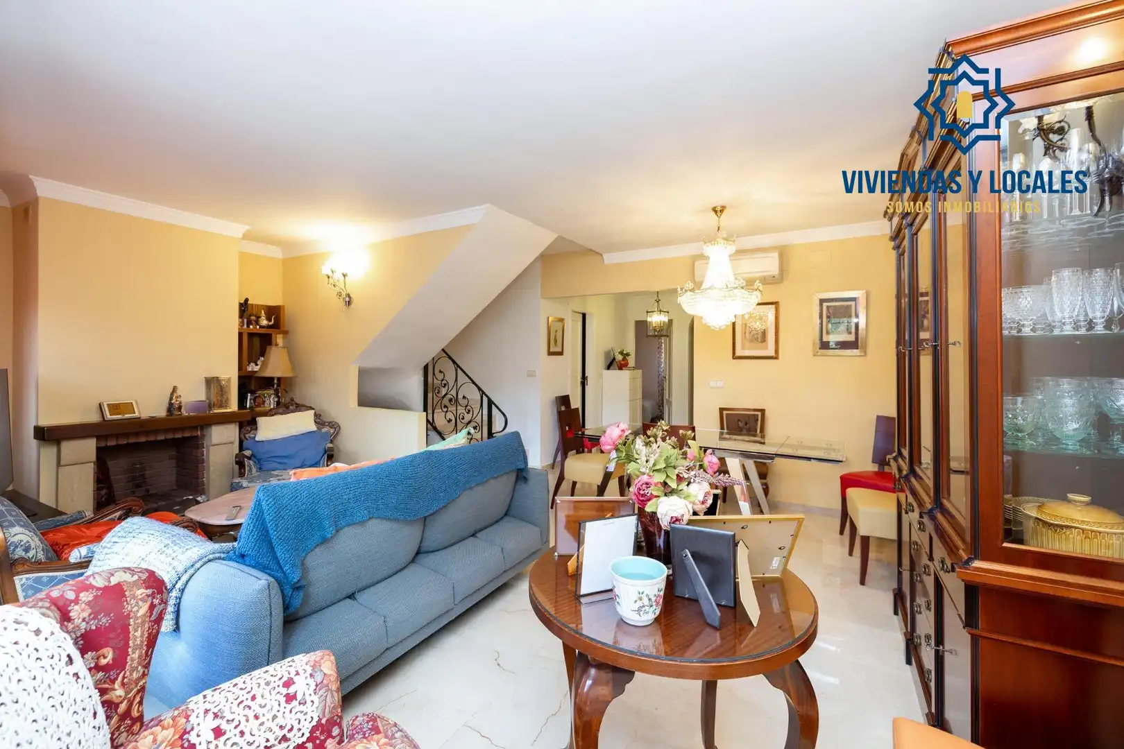 Sala de estar de Casa adosada en venta en Granada con Aire acondicionado, Calefacción y Jardín privado