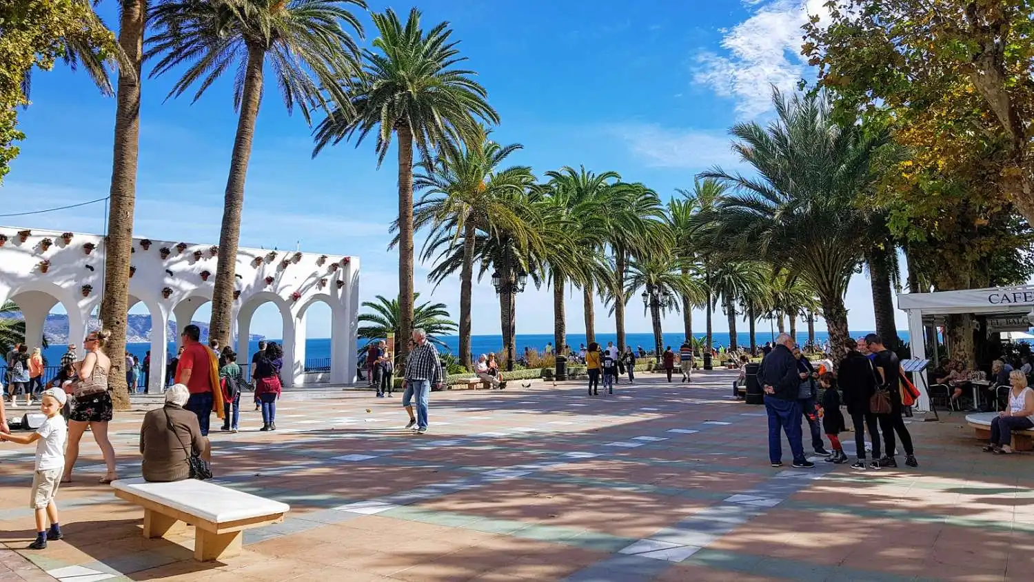 Vista exterior de Casa adosada en venta en Torrox con Terraza, Trastero y Piscina