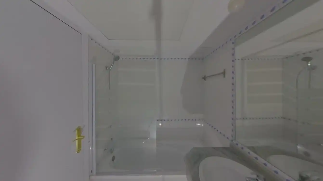 Baño de Piso en venta en Marbella con Piscina