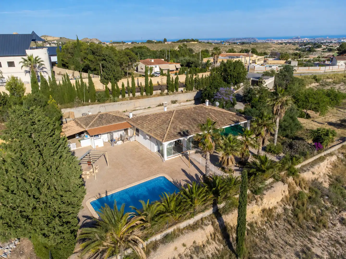 Vista exterior de Casa o chalet en venta en Alicante / Alacant con Jardín privado, Trastero y Piscina