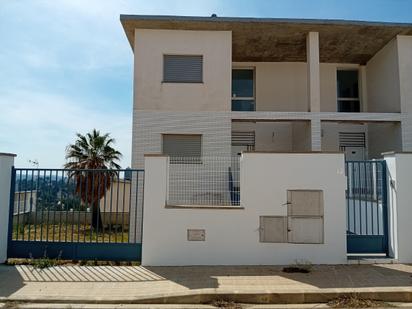 Vista exterior de Casa adosada en venda en Montserrat amb Terrassa i Balcó