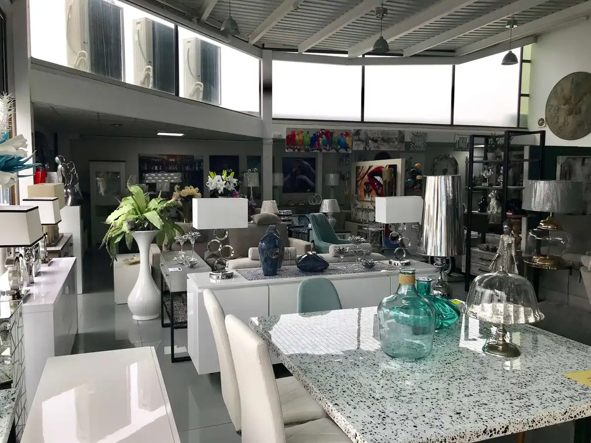 Menjador de Local en venda en Marbella amb Aire condicionat i Alarma
