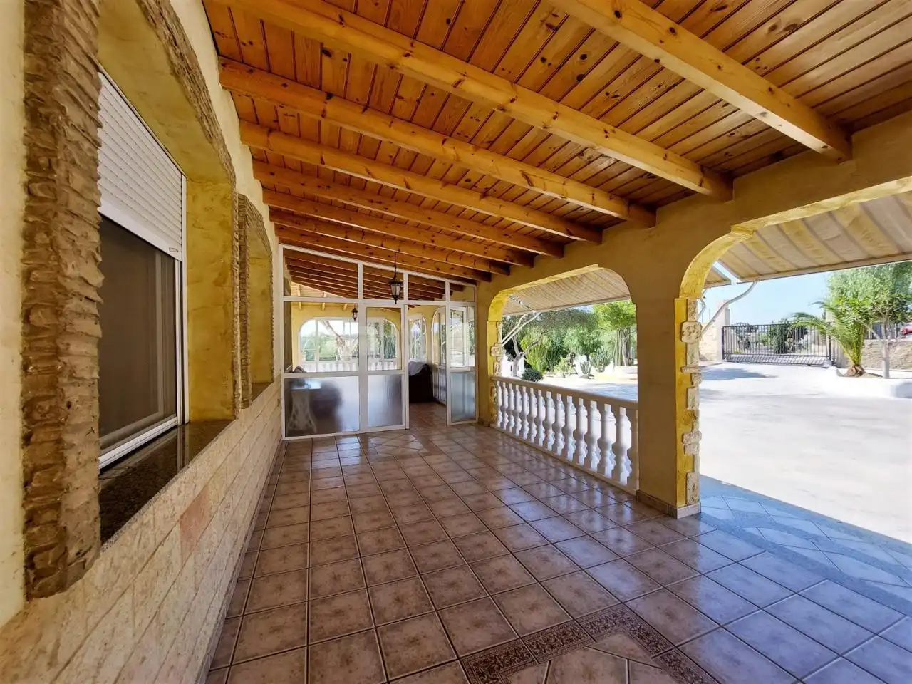 Wohnung zum Verkauf in Elche / Elx mit Privatgarten, Schwimmbad und Möbliert