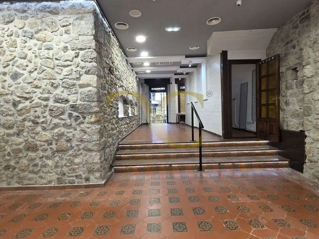 Commercial properties for rent in Llanes  with Air Conditioner