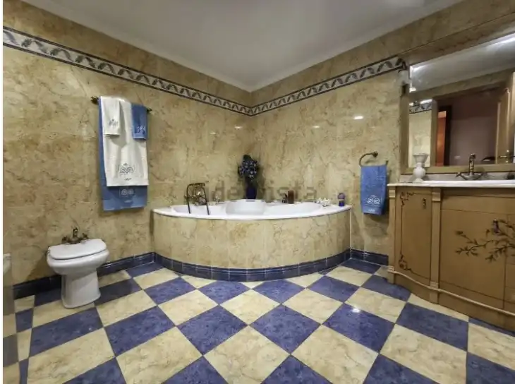Badezimmer von Einfamilien-Reihenhaus zum Verkauf in Sedaví mit Klimaanlage, Terrasse und Balkon