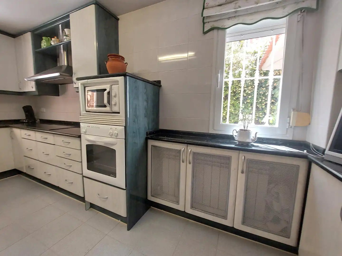 Cocina de Casa adosada en venta en Rivas-Vaciamadrid con Aire acondicionado, Calefacción y Jardín privado