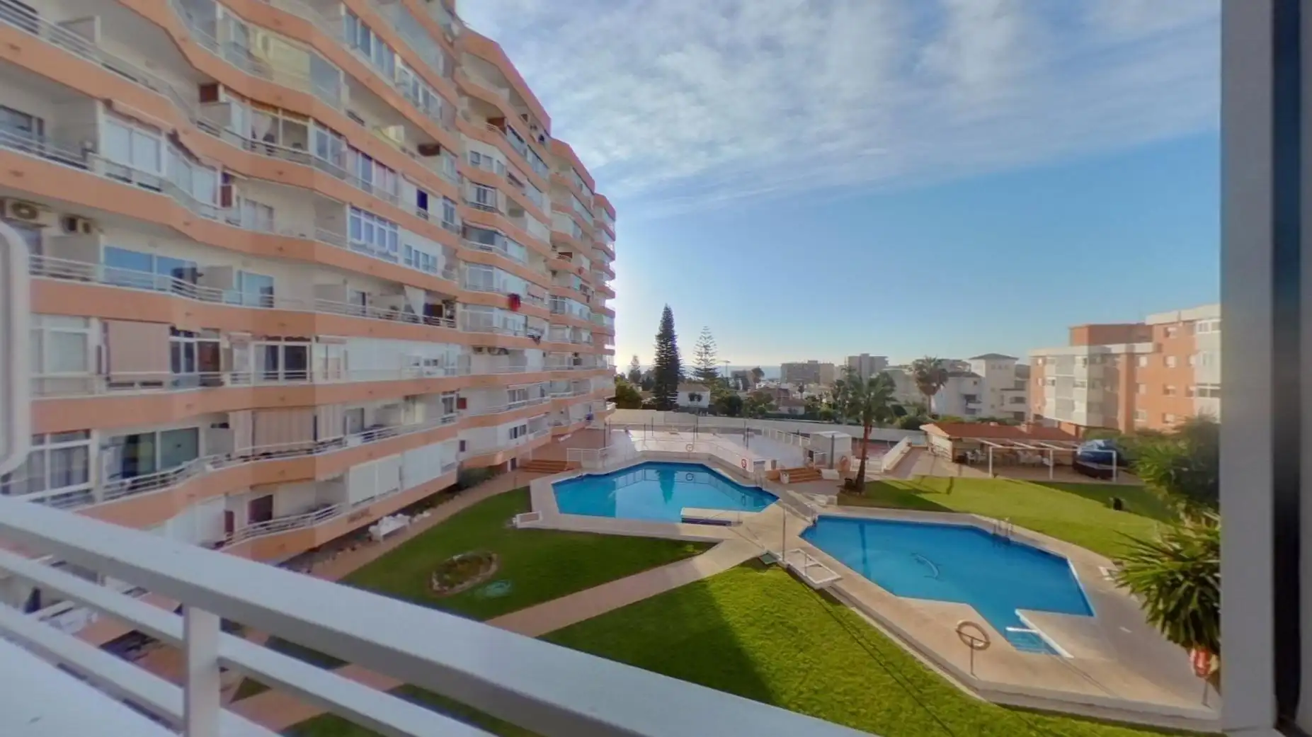 Vista exterior de Estudio en venta en Torremolinos con Piscina comunitaria