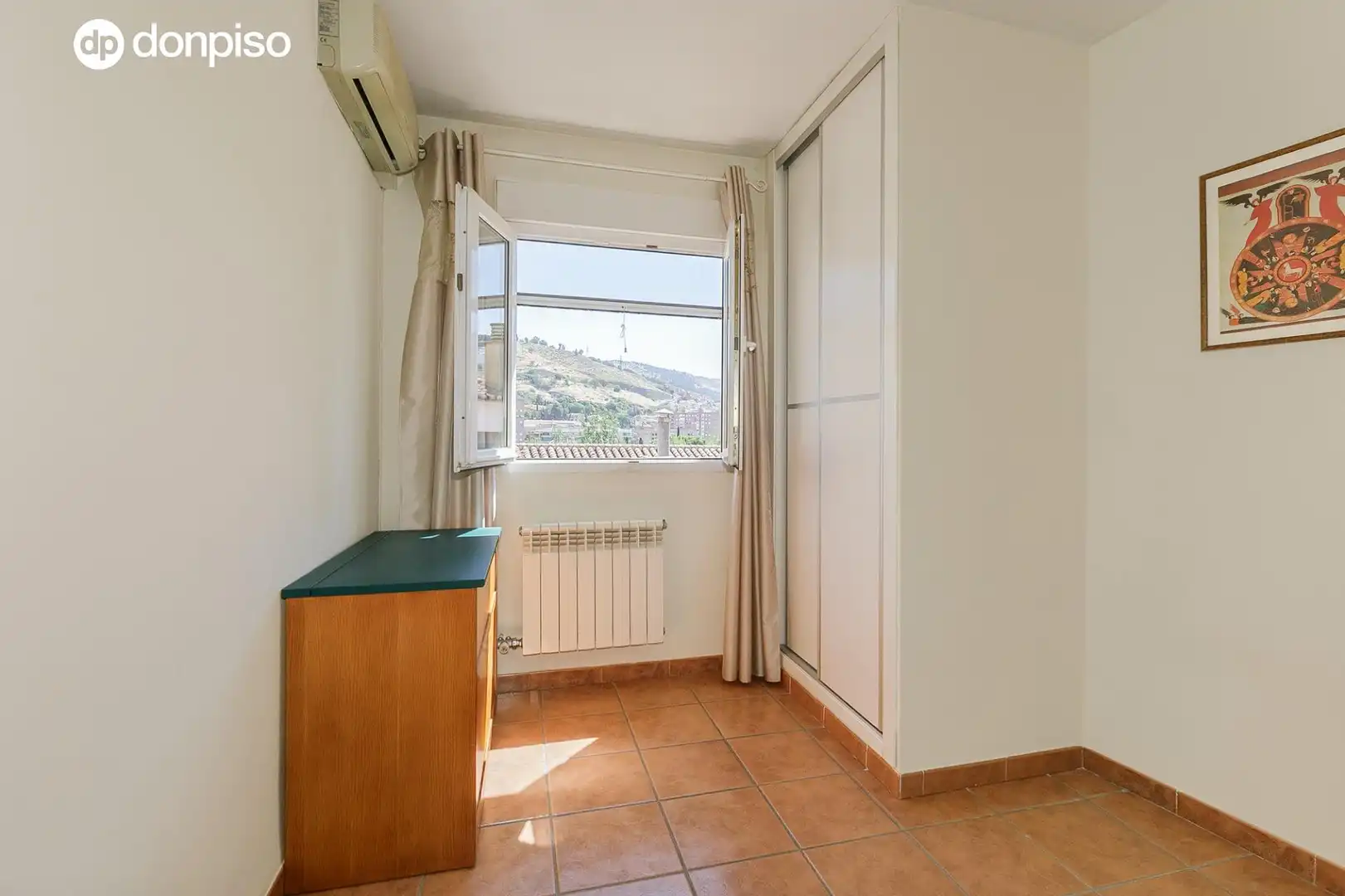 Habitación de Casa adosada en venta en Granada con Aire acondicionado, Calefacción y Terraza