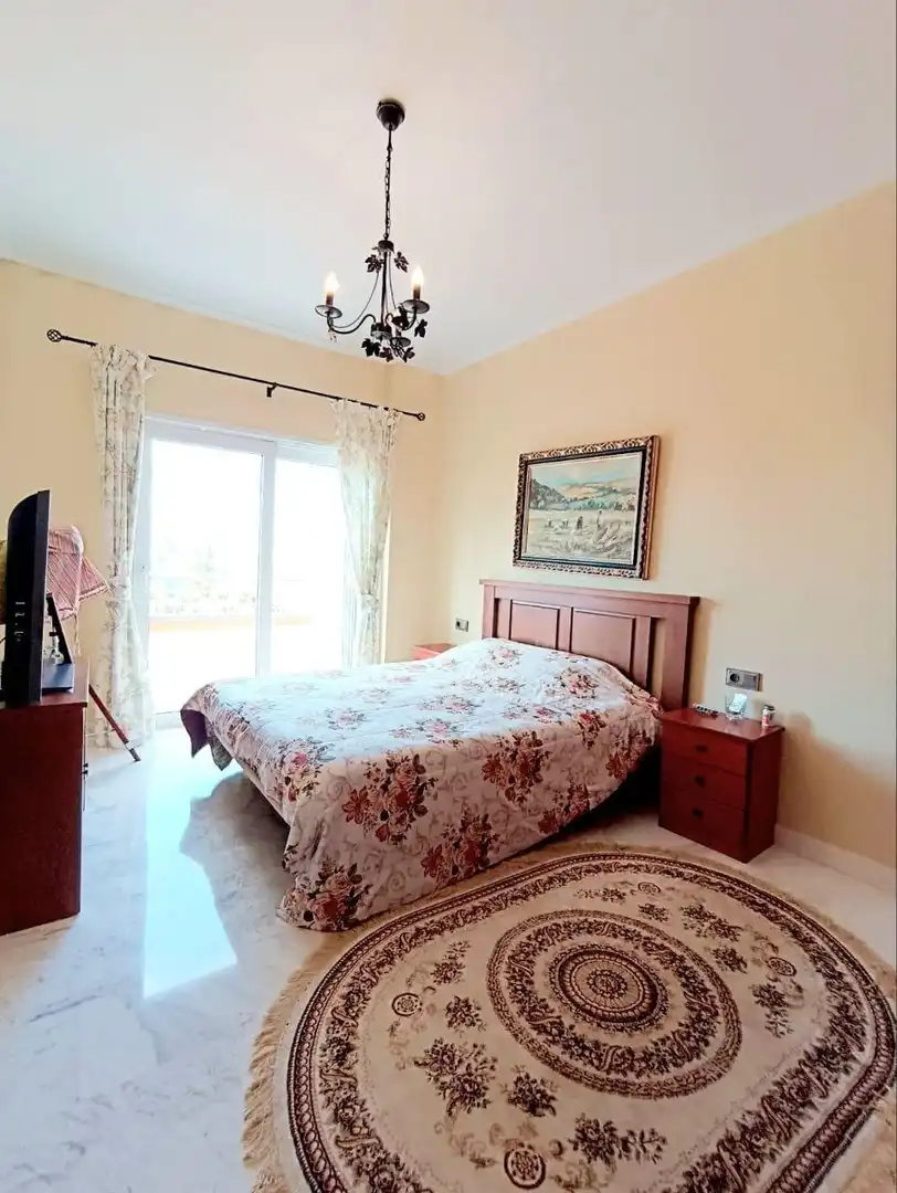 Habitación de Casa adosada en venta en Santiago del Teide con Trastero, Jacuzzi y Piscina comunitaria