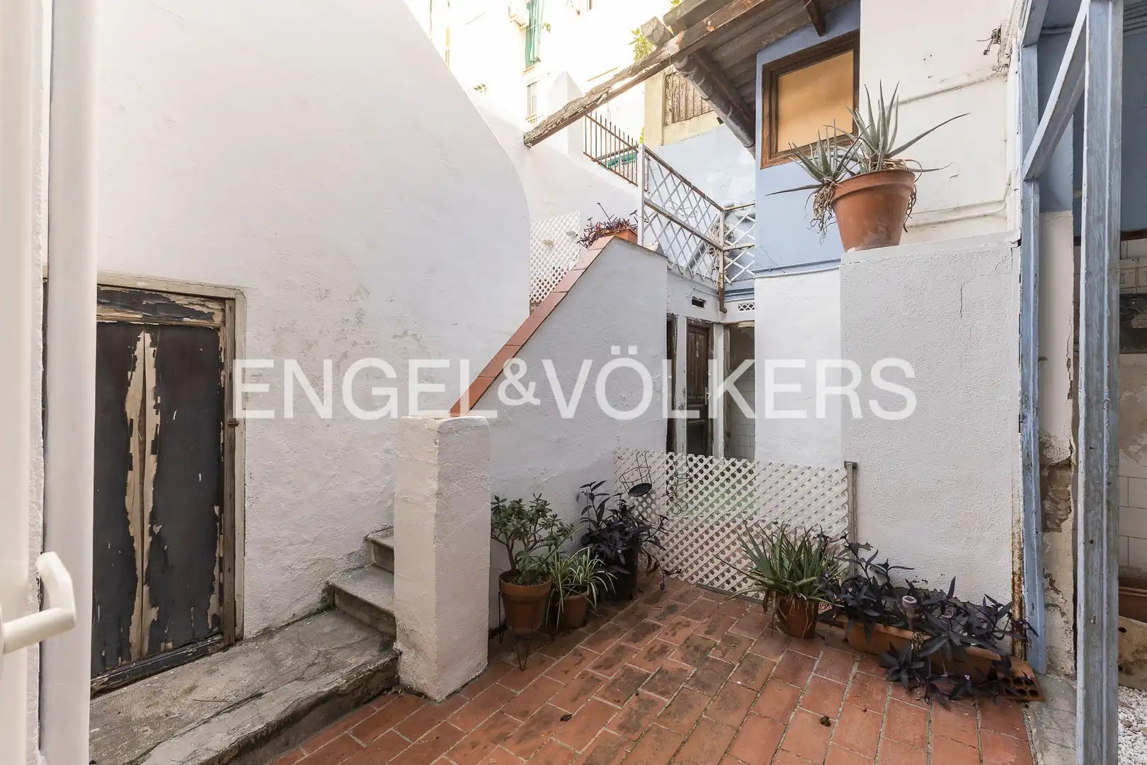 Exterior view of Houses for sale in Barcelona  with Heating, Terrace and Storage room