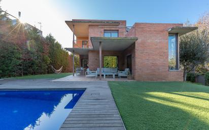 Swimming pool of House or chalet for sale in Sant Cugat del Vallès  with Air Conditioner, Heating and Terrace