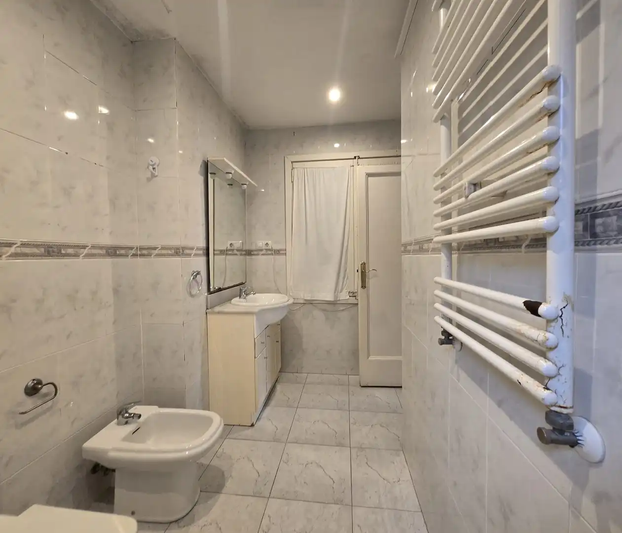 Bathroom of Attic for sale in Barcelona  with Air Conditioner, Terrace and Alarm