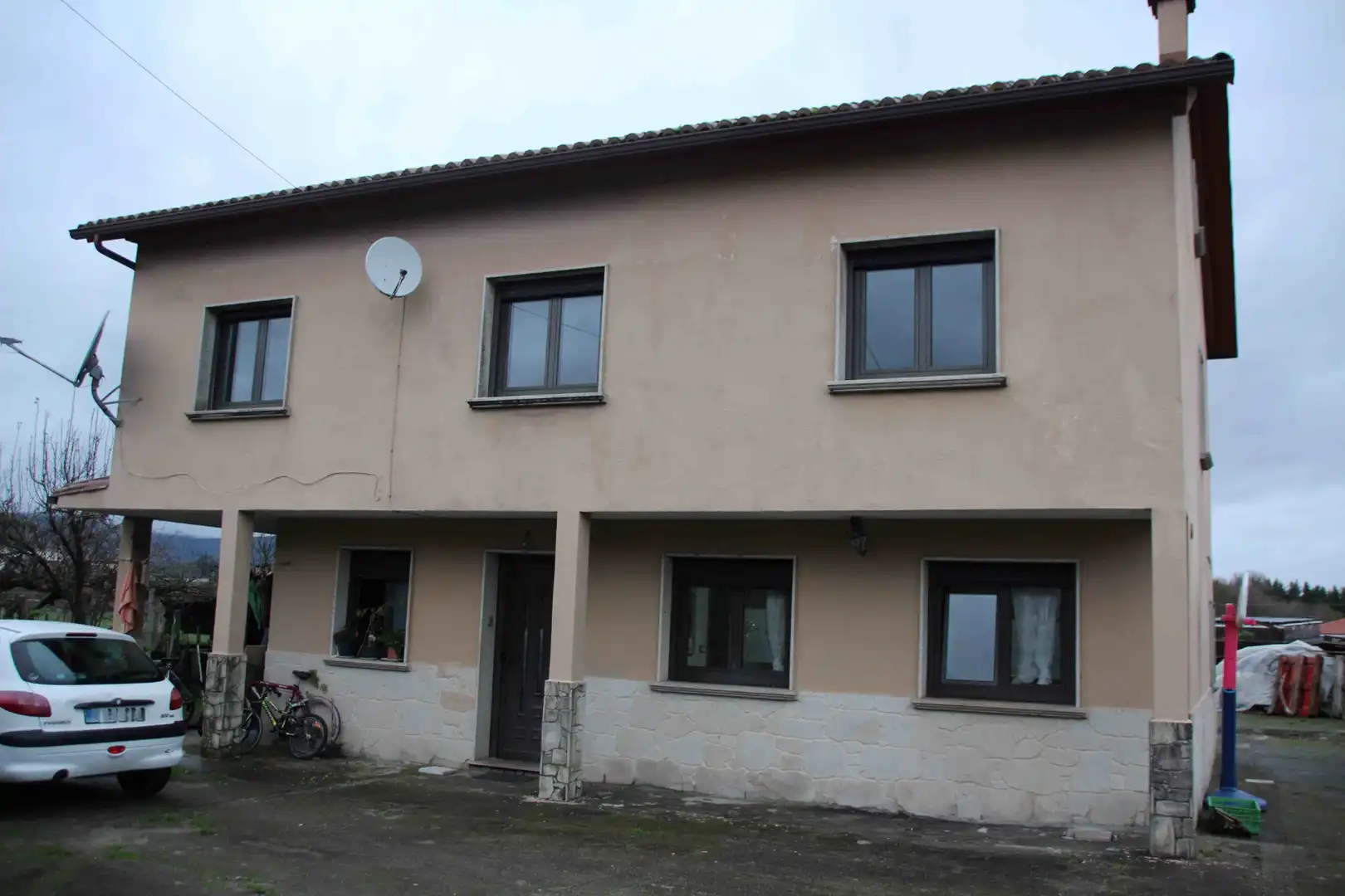 Vista exterior de Casa o chalet en venta en Valga con Jardín privado, Trastero y Amueblado