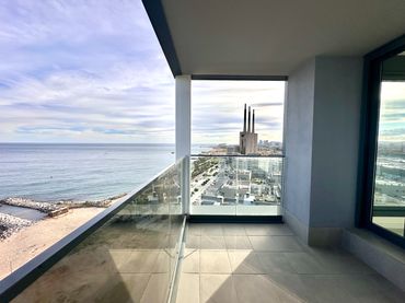 Attique avec balcon à vendre à Passeig Del Mare Nostrum