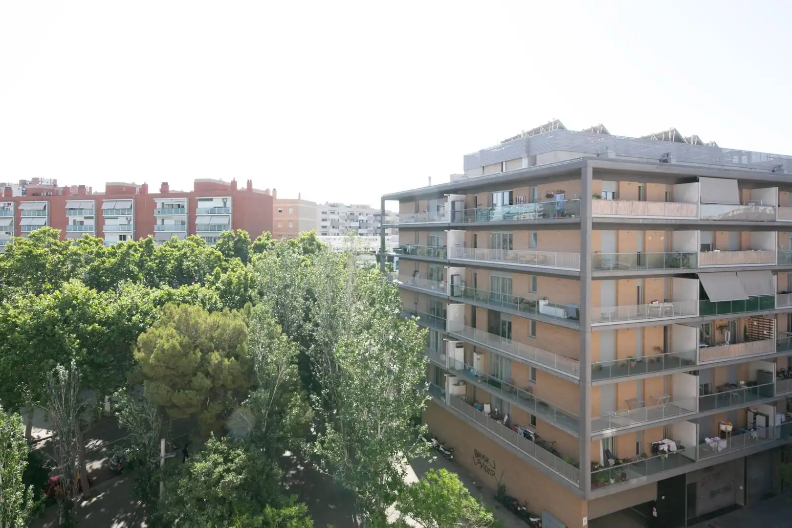 Vista exterior de Pis de lloguer en L'Hospitalet de Llobregat amb Aire condicionat, Parquet i Moblat