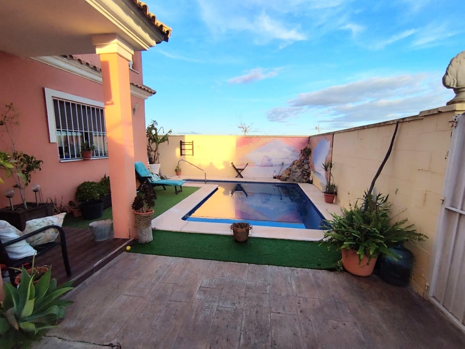 Casa adosada en venda a Burguillos