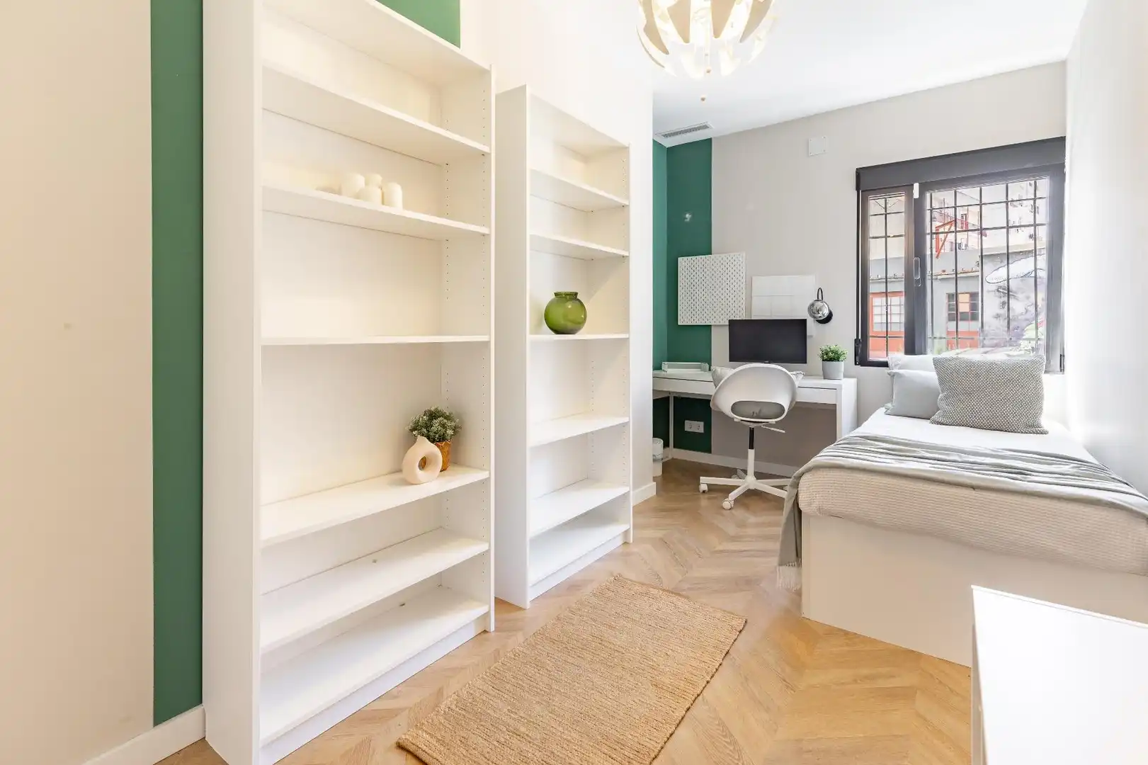 Bedroom of Flat for sale in Valencia  with Air Conditioner, Heating and Storage room