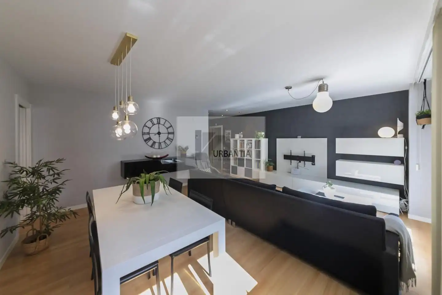 Sala d'estar de Planta baixa en venda en Orkoien amb Calefacció, Parquet i Terrassa