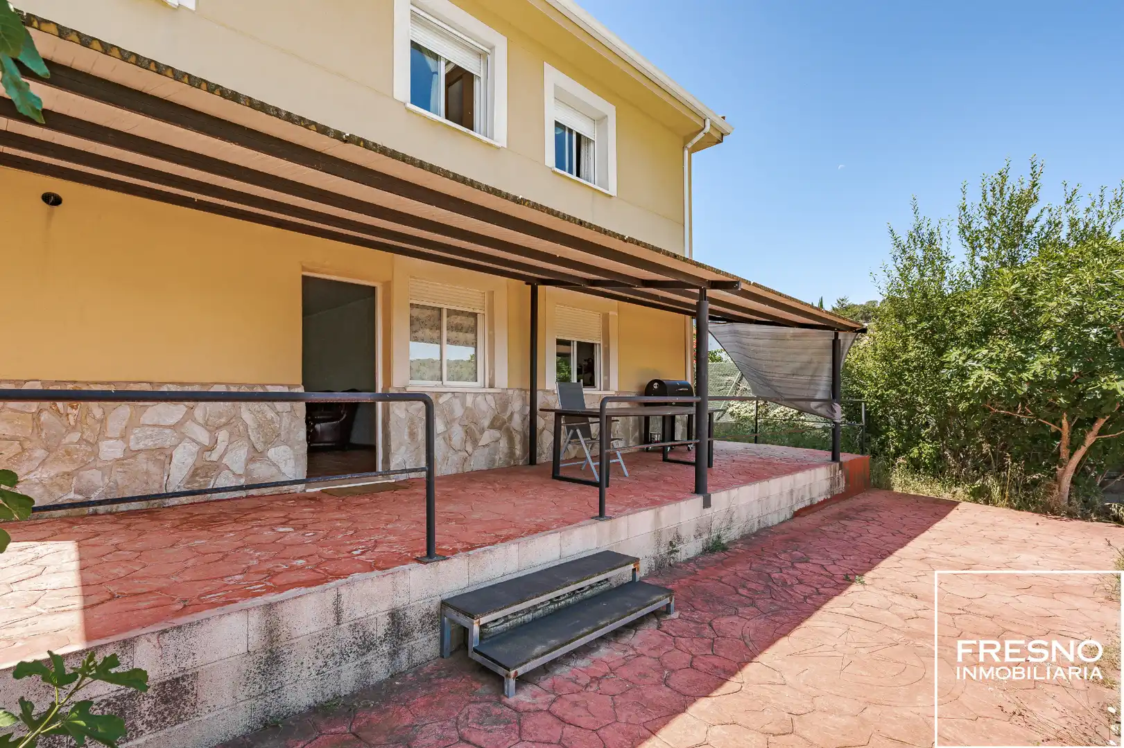 Vista exterior de Casa o chalet en venta en Galápagos con Calefacción, Jardín privado y Terraza