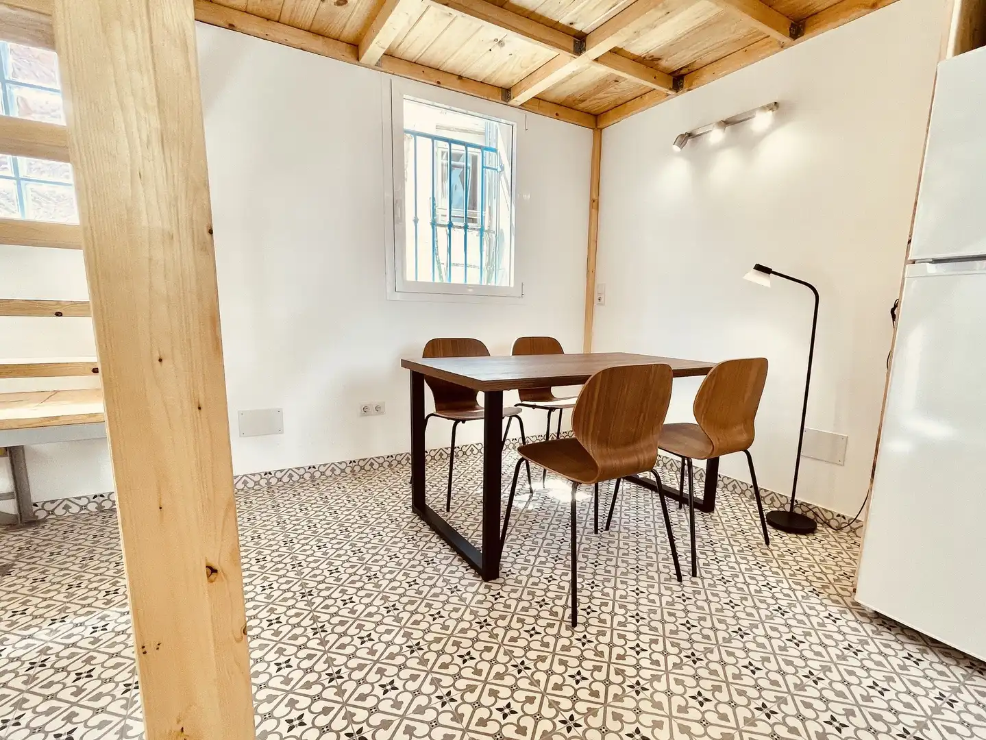 Comedor de Dúplex de alquiler en Madrid con Aire acondicionado, Terraza y Amueblado